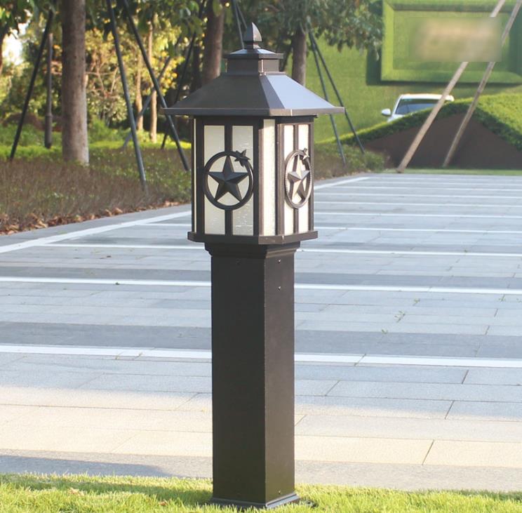 Lawn lamp sa labas ng modernong residential park lawn lamp